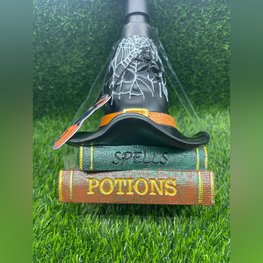 Halloween Witch Hat with Spider Web Design Pump Dispenser, NWT 🧙🕷️📚🧹